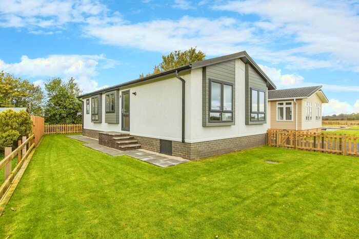 2 Bedroom Park Home For Sale In Berry Green Park, Clopton, Kettering, NN14