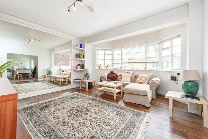 3 Bedroom Flat To Rent In Shoot Up Hill, West Hampstead, London, NW2