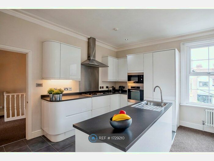 3 Bedroom Maisonette To Rent In London, London, SE27