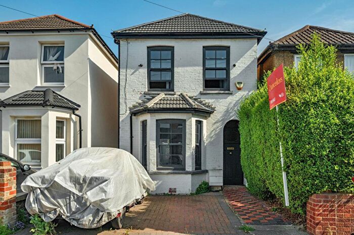 2 Bedroom Detached House For Sale In Montague Road, Slough, SL1