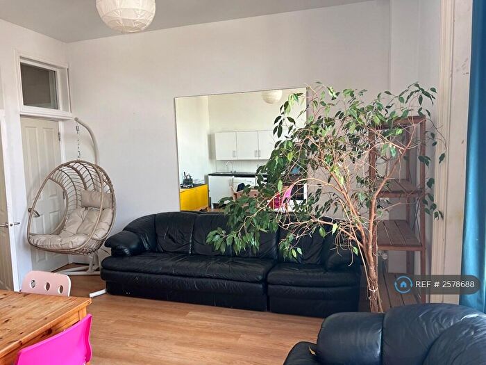 5 Bedroom Flat To Rent In The Kelly Arms, Kingston Upon Thames, KT1