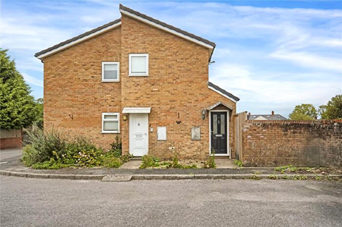 2 Bedroom Maisonette For Sale In Old Church Road, Whitchurch, Cardiff, South Glamorgan, CF14