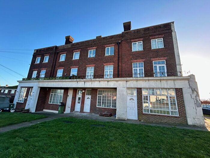 Property To Rent In Avery Way, Allhallows, ME3