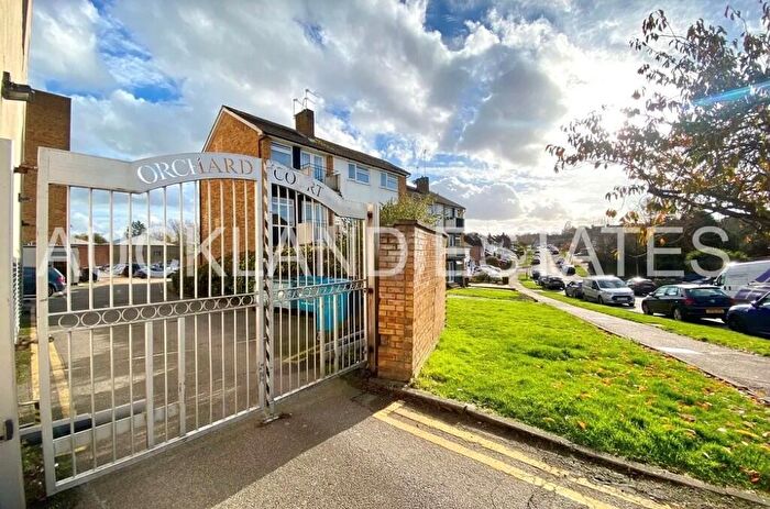 1 Bedroom Apartment For Sale In Mimms Hall Road, Potters Bar, EN6