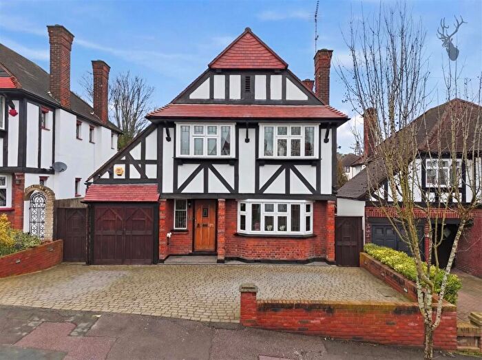 4 Bedroom House For Sale In The Glade, Woodford Green, IG8