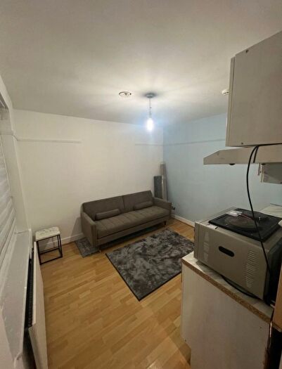 1 Bedroom Flat To Rent In New North Road, Ilford, Essex, IG6