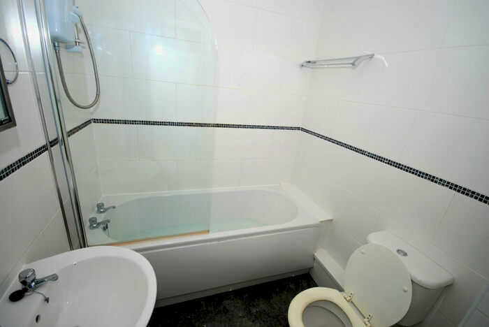 10 Bedroom Flat To Rent In Station House, Old Warwick Road, Leamington Spa, Warwickshire, CV31