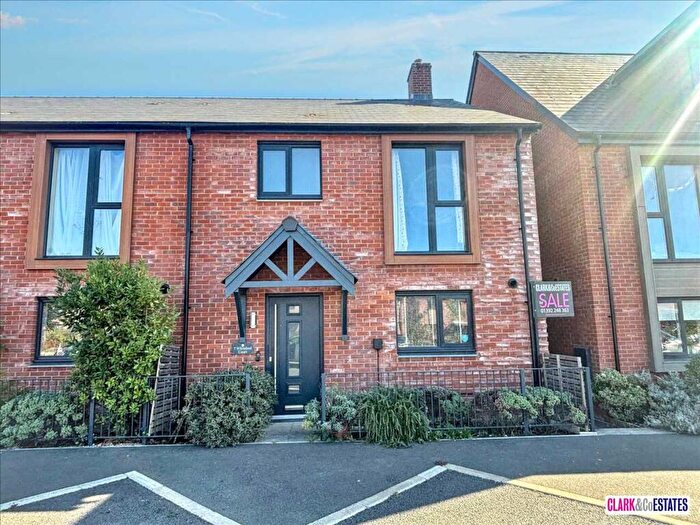 3 Bedroom End Of Terrace House For Sale In Whimbrel Court, Topsham, EX3