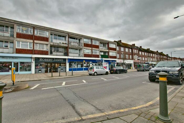 2 Bedroom Apartment To Rent In Chatsworth Parade, Petts Wood, Orpington, ., BR5