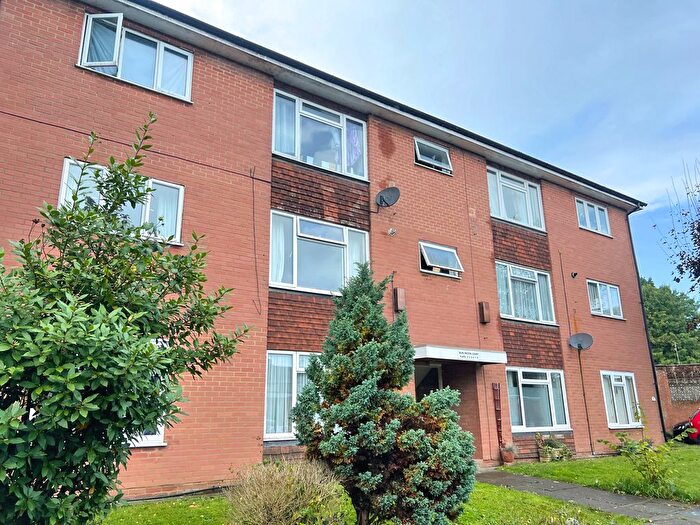 3 Bedroom Flat For Sale In Burlington Court, Aldershot, GU11