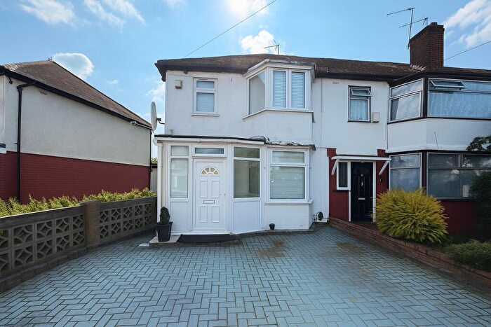 3 Bedroom End Of Terrace House To Rent In Dimsdale Drive, Enfield, EN1