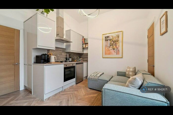 1 Bedroom Flat To Rent In Newlands Road, Glasgow, G44