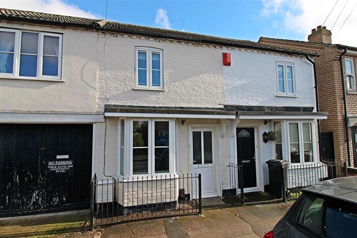 2 Bedroom Cottage For Sale In Hitchin Street, Biggleswade, SG18