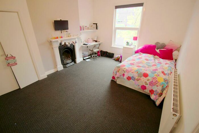 6 Bedroom House To Rent In Victoria Road, Hyde Park, Leeds, LS6