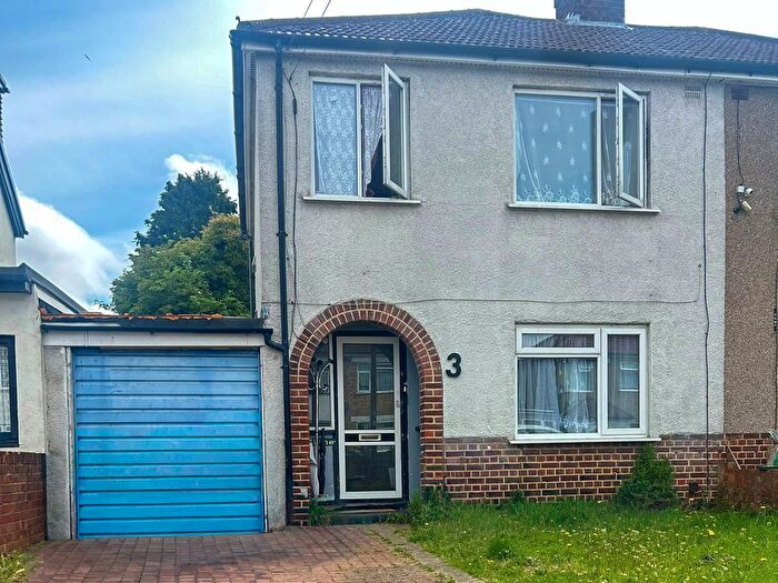 4 Bedroom Semi-Detached House To Rent In Willow Tree Close, Middlesex, UB4