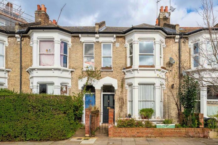 2 Bedroom Flat To Rent In Keith Grove, London, W12