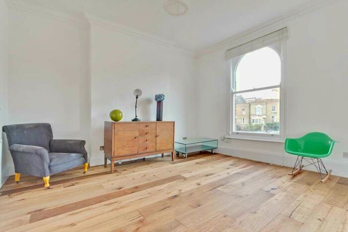 3 Bedroom Maisonette To Rent In Shacklewell Lane, Dalston, E8