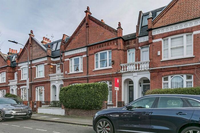3 Bedroom Terraced House To Rent In Bovingdon Road, London, SW6