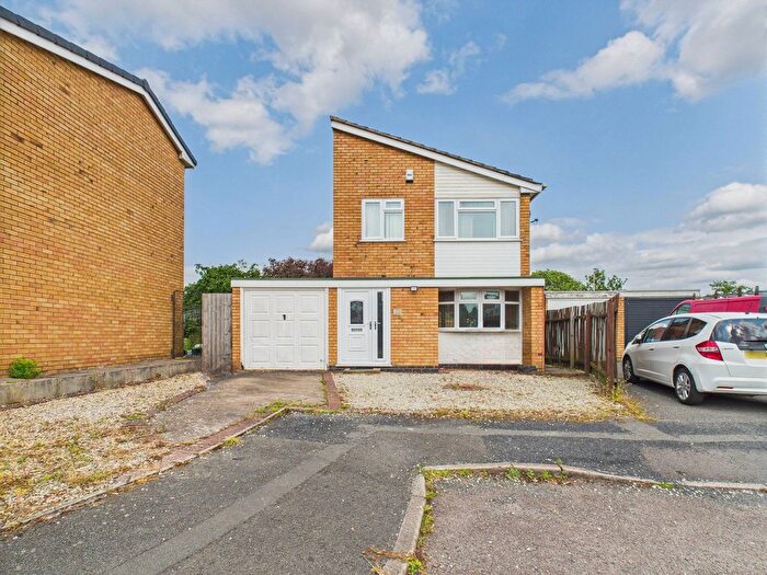 3 Bedroom Detached House To Rent In Badgers Close, Leicester, LE4
