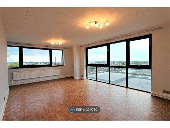 2 Bedroom Flat To Rent In Zodiac Court, Croydon, CR0