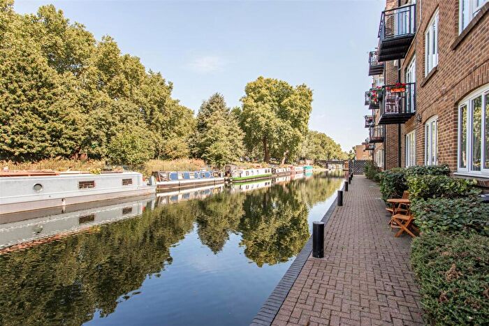 2 Bedroom Flat For Sale In Empire Wharf, Victoria Park, E3