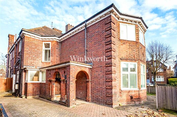 3 Bedroom Apartment To Rent In Woodstock Road, London, NW11