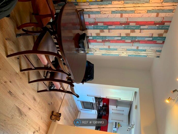 2 Bedroom End Of Terrace House To Rent In Brighton Road, Purley, CR8