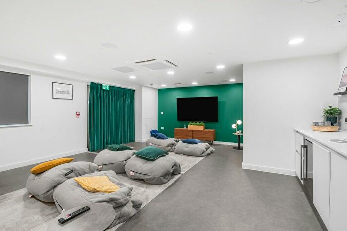 2 Bedroom Apartment To Rent In Domain, Tilling Courtyard, Weldale Street, Reading, Berkshire, RG1