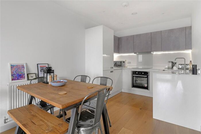 1 Bedroom Flat For Sale In Gateway Apartments, Station Approach, Walthamstow, London, E17