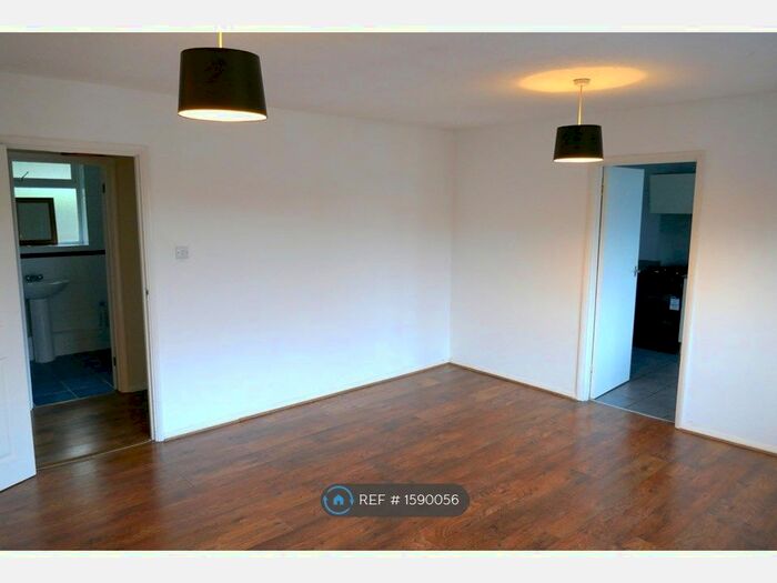 3 Bedroom Maisonette To Rent In Birch Way, Chesham, HP5