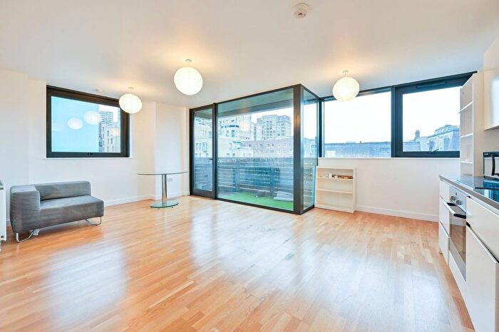 2 Bedroom Flat To Rent In Amelia Street, Elephant And Castle, London, SE17