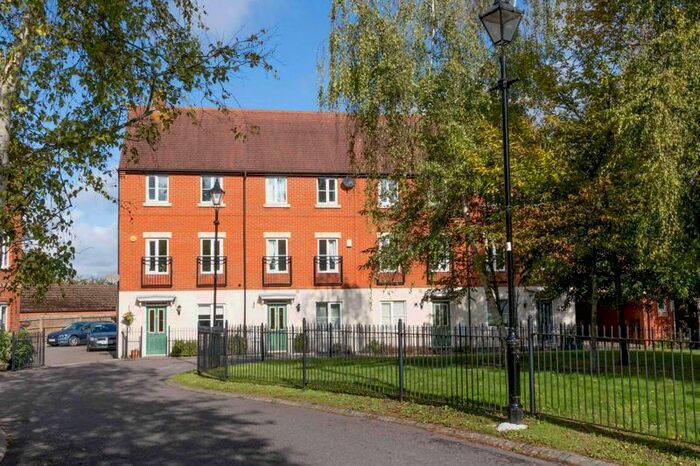 4 Bedroom End Of Terrace House To Rent In Chapel Close, Wantage OX12