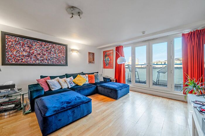 4 Bedroom Flat For Sale In Farringdon Road, Farringdon, London, EC1M