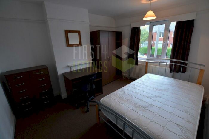 3 Bedroom Semi-Detached House To Rent In Landseer Road, Clarendon Park, LE2