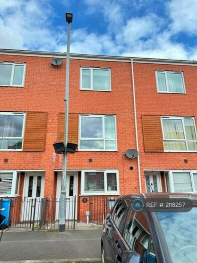 4 Bedroom Terraced House To Rent In Flixton Road, Manchester, M13