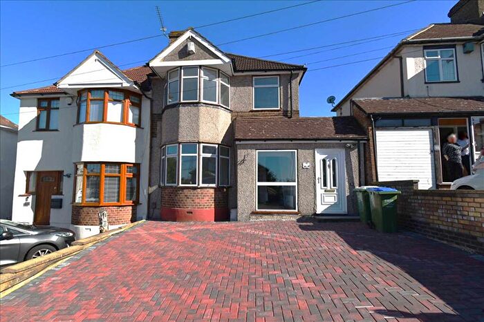 3 Bedroom House To Rent In Heathview Avenue, Crayford, DA1