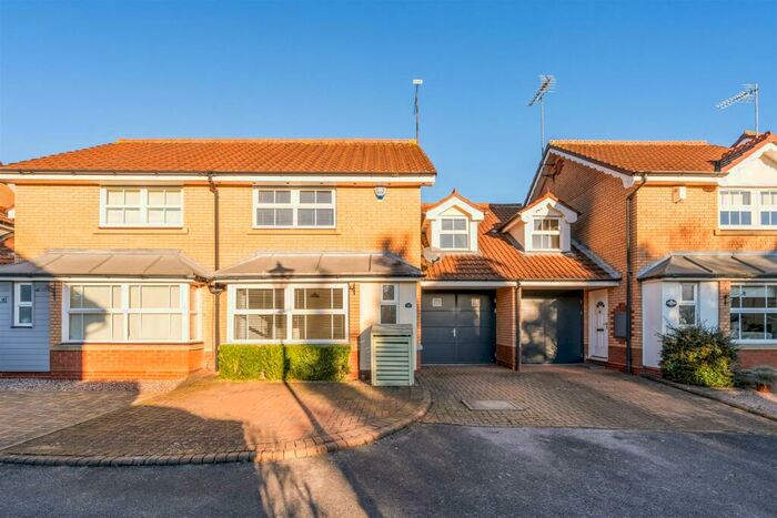 3 Bedroom Semi-Detached House To Rent In Austcliff Drive, Solihull, B91