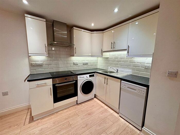 1 Bedroom Flat To Rent In The Approach, Rayleigh, SS6