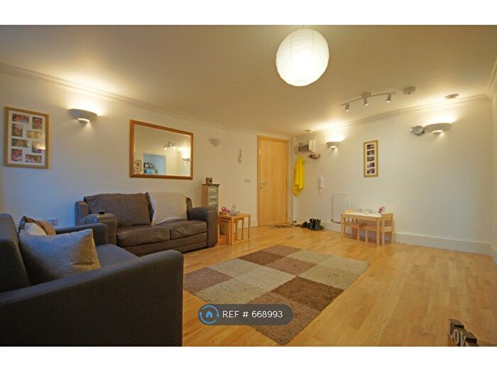 1 Bedroom Flat To Rent In Kingston Road, Taunton, TA2