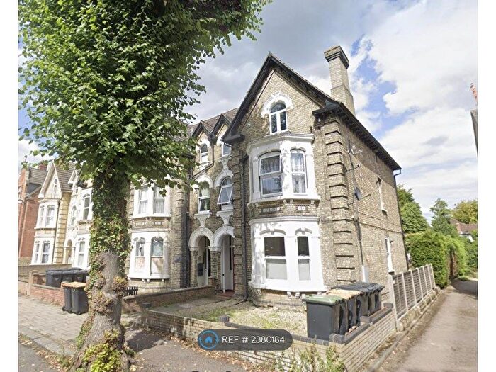 1 Bedroom Flat To Rent In Chaucer Road, Bedford, MK40