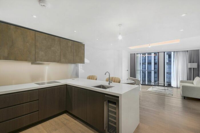 2 Bedroom Flat To Rent In Carnation Way, London, SW8