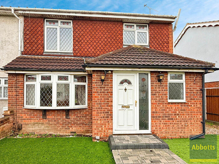 3 Bedroom House To Rent In Manor Avenue, Basildon, SS13