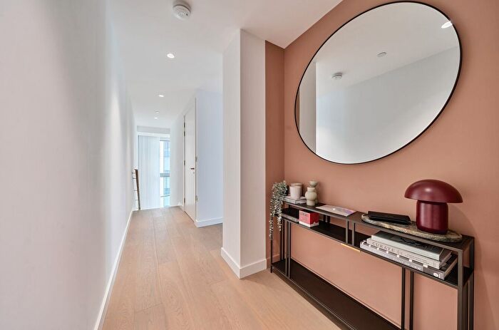 2 Bedroom Flat For Sale In Peninsula Riverfront, Cutter Lane, Greenwich Peninsula, SE10