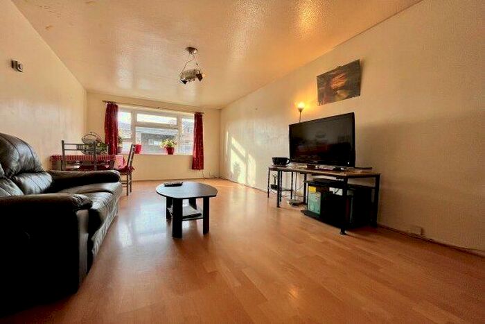 2 Bedroom Flat To Rent In Hackington Crescent, Beckenham, BR3