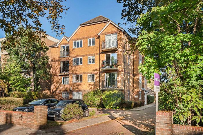 2 Bedroom Flat For Sale In Kew Road, Richmond, TW9