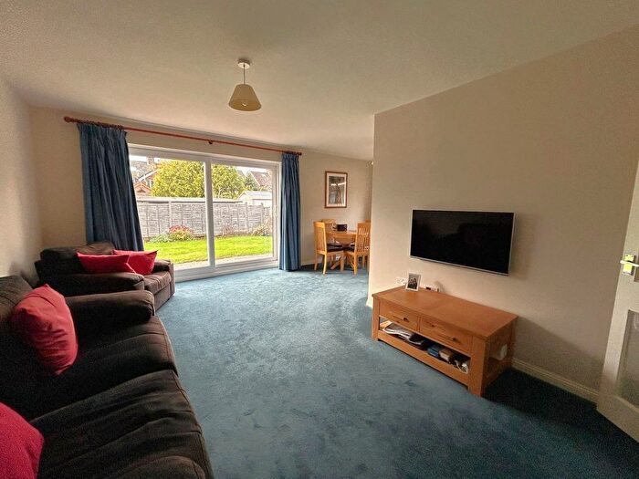 2 Bedroom Bungalow For Sale In Smallfield, Horley, Surrey, RH6