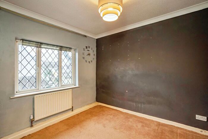 1 Bedroom Flat For Sale In Burnham Avenue, Bognor Regis, PO21