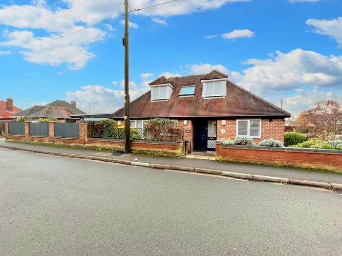 3 Bedroom Bungalow To Rent In West Avenue, Abingdon, OX14