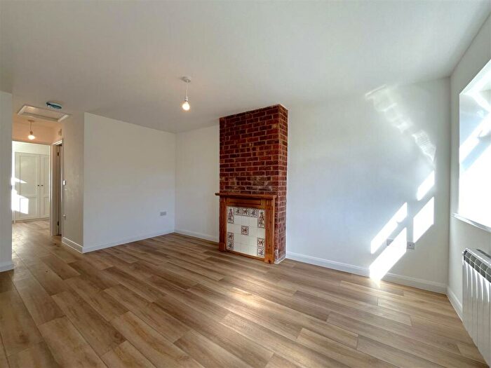 2 Bedroom Semi-Detached Bungalow For Sale In Grassington Avenue, Warwick, CV34