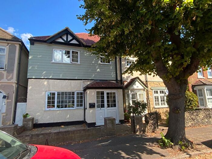 3 Bedroom Semi-Detached House For Sale In Hamilton Road, Heath Park, Romford, RM2